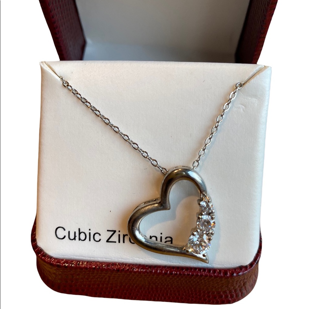 Macy’s Valentines Heart Neckkace